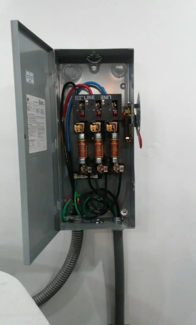 Three-phase disconnect switch installed for Smoke Detector Installation in Suncrest